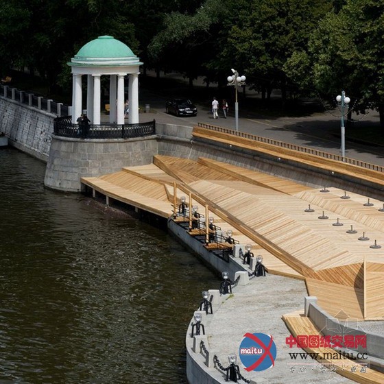 俄罗斯高尔基公园入口休息区