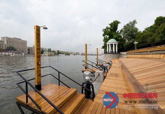 俄罗斯高尔基公园入口休息区