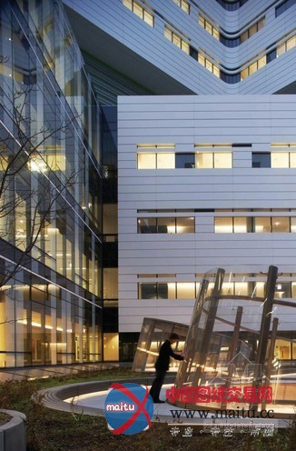 Perkins等设计的美国拉什大学新医疗中心