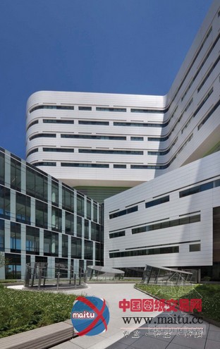 Perkins等设计的美国拉什大学新医疗中心