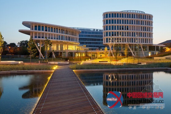 fuksas设计的波兰的warsaw商务花园酒店