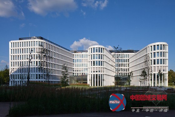 fuksas设计的波兰的warsaw商务花园酒店