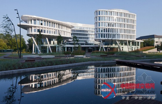 fuksas设计的波兰的warsaw商务花园酒店