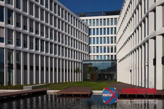 fuksas设计的波兰的warsaw商务花园酒店