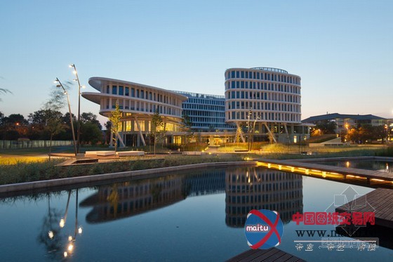 fuksas设计的波兰的warsaw商务花园酒店