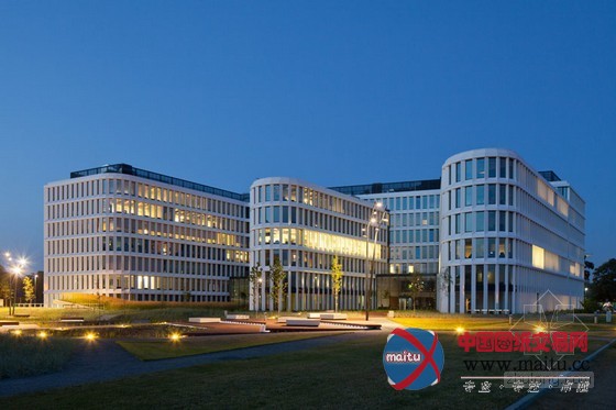 fuksas设计的波兰的warsaw商务花园酒店