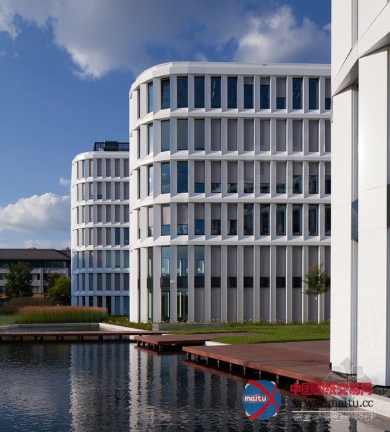 fuksas设计的波兰的warsaw商务花园酒店