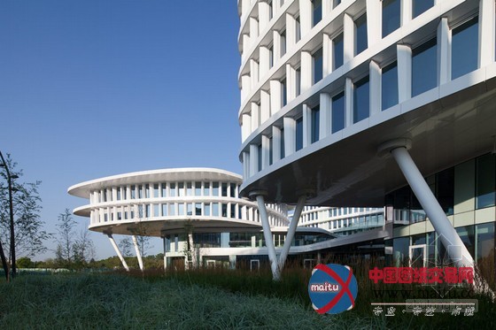 fuksas设计的波兰的warsaw商务花园酒店