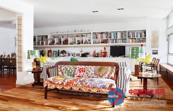 丰富色彩配饰的巴西公寓设计