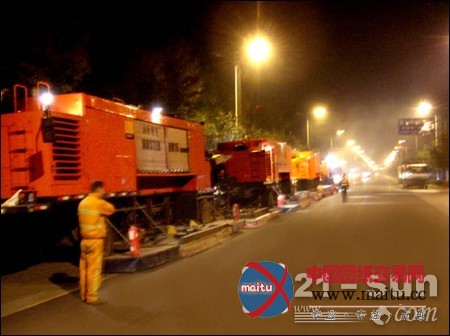 沧州“杂技节”:道路畅通由英达热再生保障