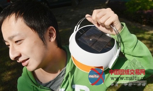 吸足阳光可用8小时 复旦太阳能音箱亮相工博会