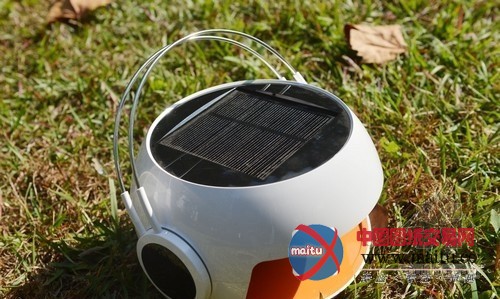 吸足阳光可用8小时 复旦太阳能音箱亮相工博会