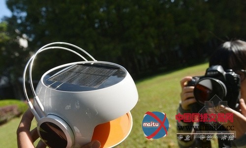 吸足阳光可用8小时 复旦太阳能音箱亮相工博会