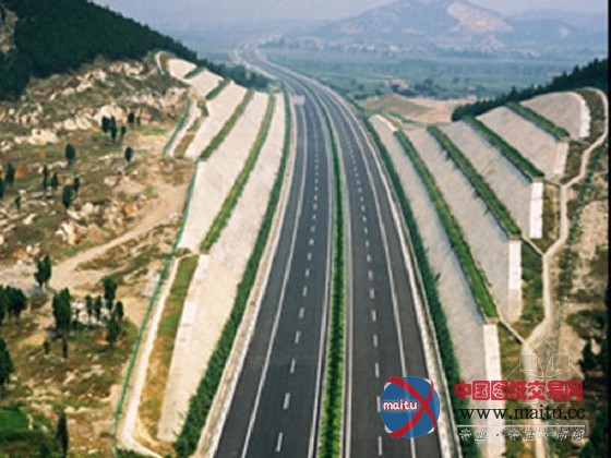 新型岩改性沥青在京福高速成功铺设