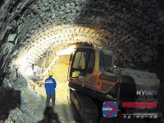 长株潭城际铁路暗挖隧道安全下穿高压电塔