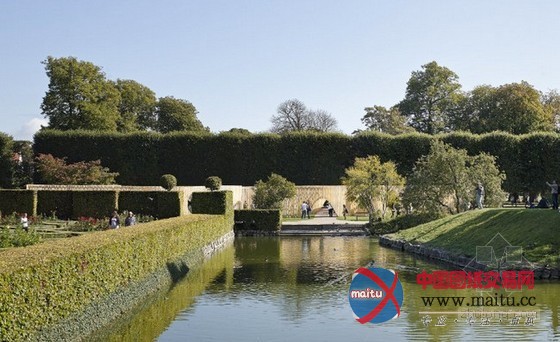 FABRIC设计的丹麦皇家园林Trylletromler木亭子