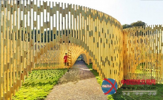 FABRIC设计的丹麦皇家园林Trylletromler木亭子