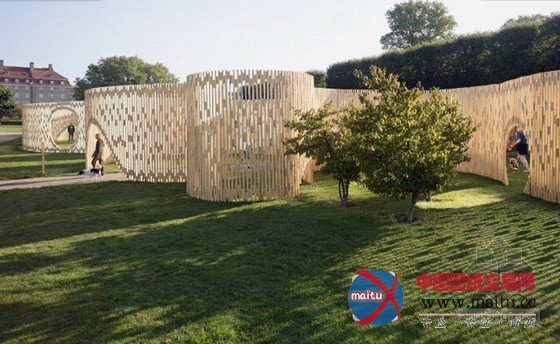 FABRIC设计的丹麦皇家园林Trylletromler木亭子