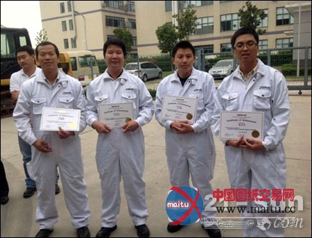 信昌机器四名员工获Cat(卡特)挖机大师认证