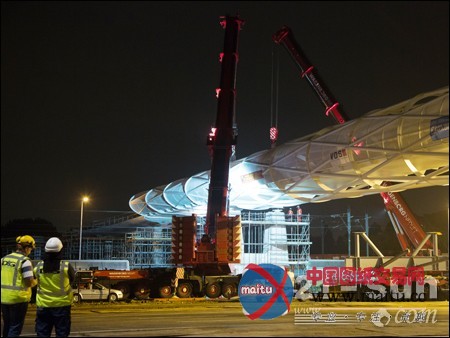 特雷克斯起重机助力鹿特丹人行天桥吊装