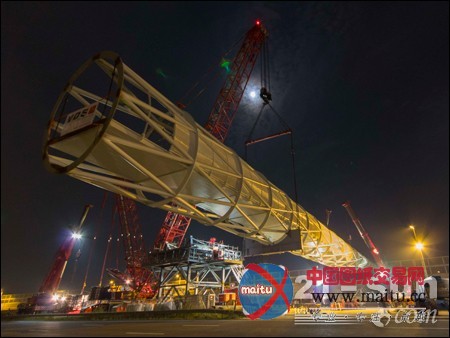 特雷克斯起重机助力鹿特丹人行天桥吊装