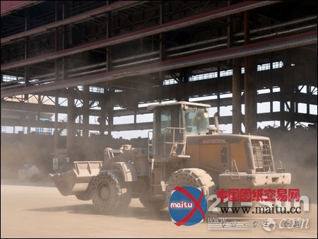 徐工LW600K装载机:钢铁厂的“神勇战机”