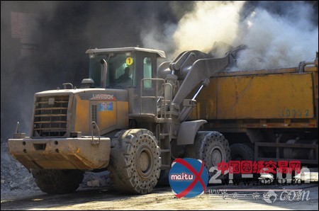 徐工LW600K装载机:钢铁厂的“神勇战机”