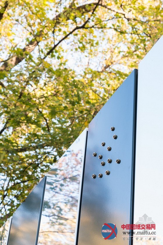 斯德哥尔摩公园中的可爱绚丽的公共卫生间