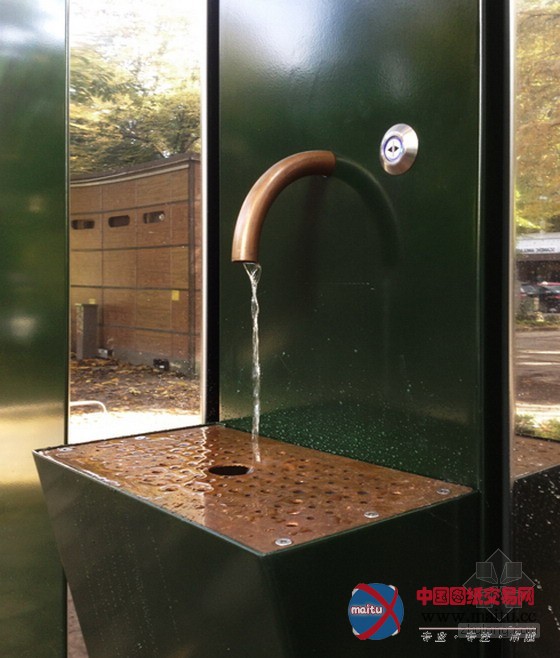 斯德哥尔摩公园中的可爱绚丽的公共卫生间