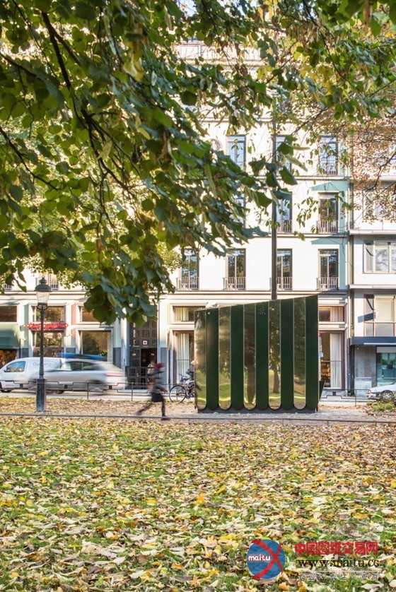 斯德哥尔摩公园中的可爱绚丽的公共卫生间