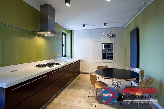 阁楼公寓室内设计 简单的奢华感