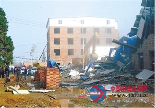 郑州民房倒塌致3死:事发待拆地 房子没钢筋