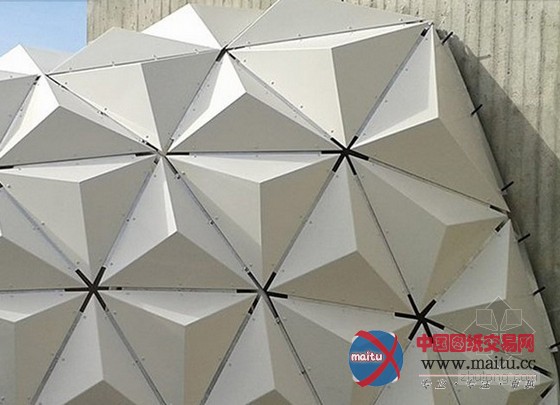 ITKE学院设计的可回收生物塑料金字塔组成的ArboSkin馆项目方案