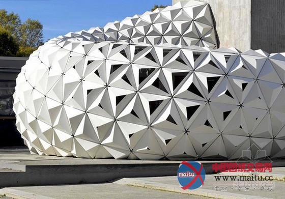 ITKE学院设计的可回收生物塑料金字塔组成的ArboSkin馆项目方案