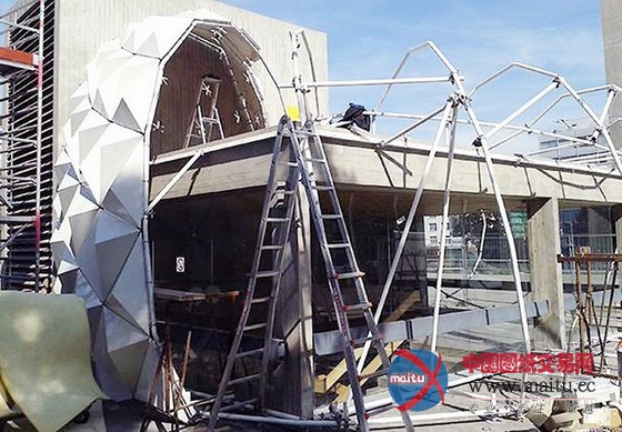 ITKE学院设计的可回收生物塑料金字塔组成的ArboSkin馆项目方案