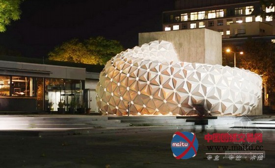 ITKE学院设计的可回收生物塑料金字塔组成的ArboSkin馆项目方案