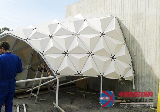 ITKE学院设计的可回收生物塑料金字塔组成的ArboSkin馆项目方案