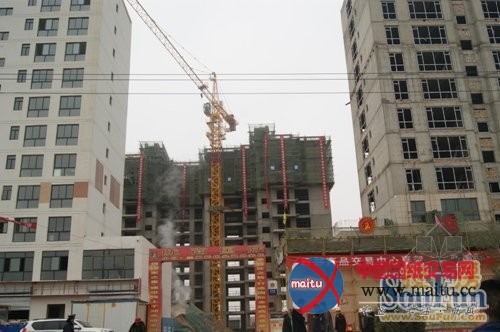 新财富中心喜庆封顶 催生兰州新区CBD新未来