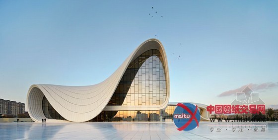 扎哈的阿利耶夫中心展示独特魅力的流线型设计