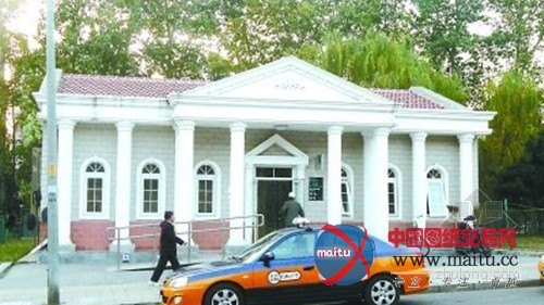 北京一小区现罗马大圆柱式公共卫生间