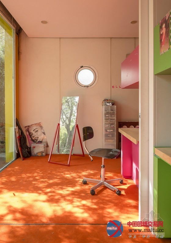 伦敦五颜六色装饰的私人住宅设计