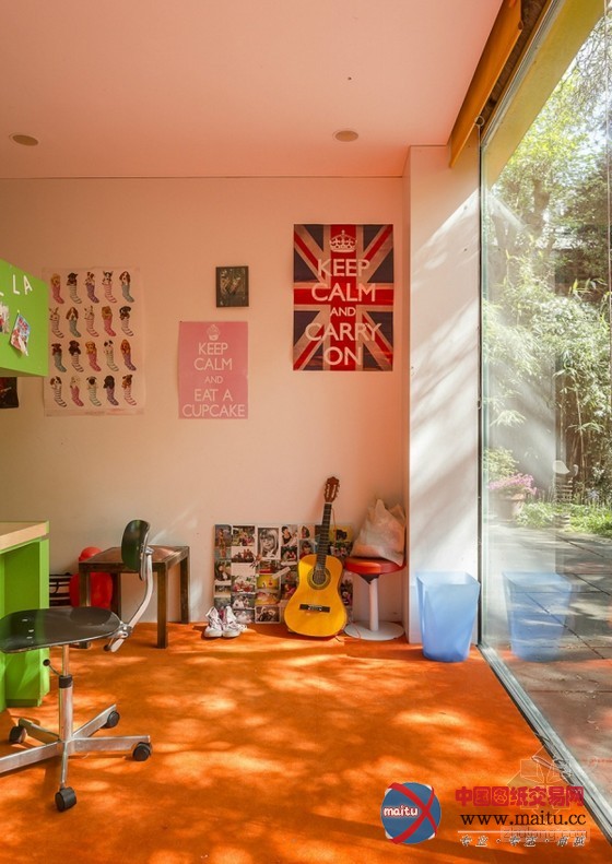 伦敦五颜六色装饰的私人住宅设计