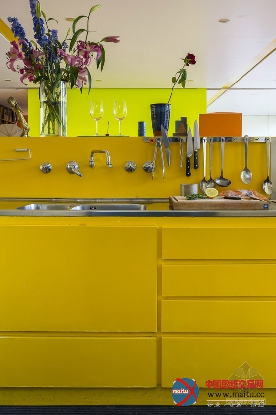 伦敦五颜六色装饰的私人住宅设计