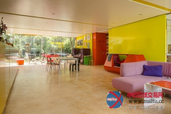 伦敦五颜六色装饰的私人住宅设计