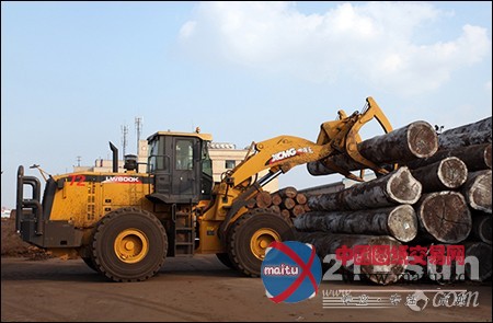 徐工LW800K大吨位夹钳机装载机港口施工记