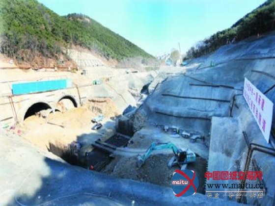 全国公路隧道最大断面“266平方米”施工现场