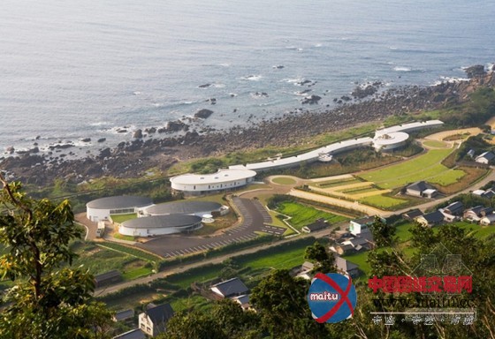 日本三头鲸鱼室内温泉中心设计 形式独特