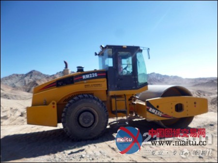 力士德压路机格尔木高速公路建设贡献力量