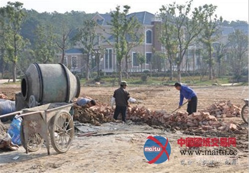 南京金箔违建8栋别墅“屹立不倒” 每栋造价500万