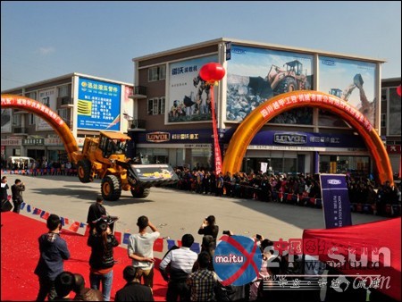 雷沃ETX+装载机成都街舞 舞出冬日激情